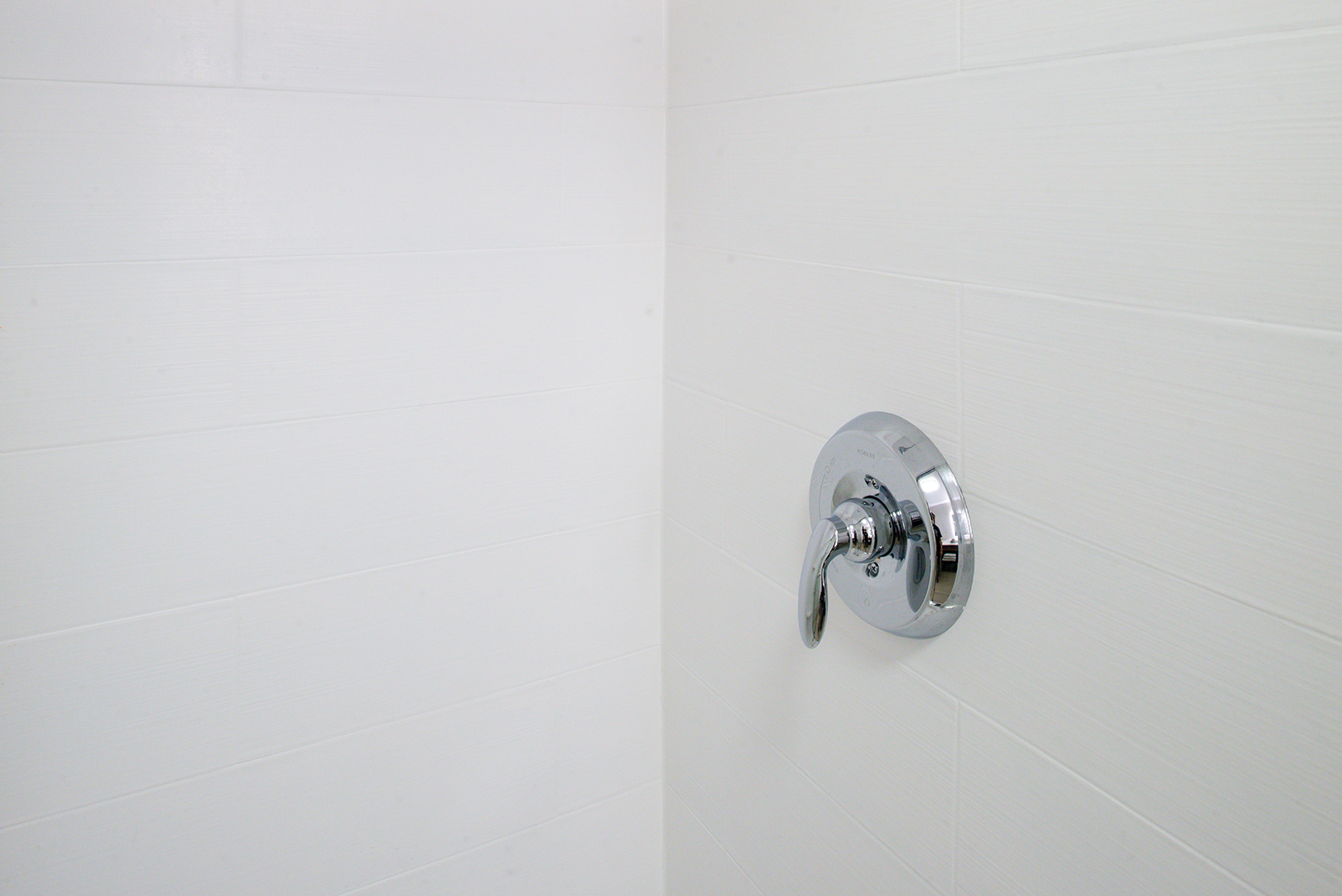omtqu-holiday-inn-express-bathroom5